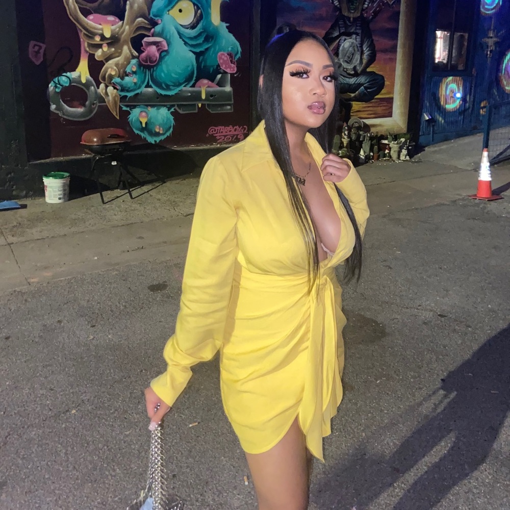Yellow busty dress